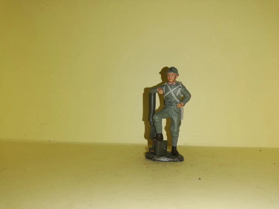 HACHETTE 1ère guerre mondiale # Italie 1918 mitrailleur - Photo 1/1