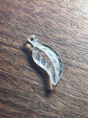 Colgante de doble cara de cristal de roca de cuarzo transparente hoja tallada vintage Foto 1 de 4