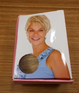Toni Brattin Wig #407 Fabulous Fall Curls Medium Blonde R25- NIB - FREE SHIPPING - Picture 1 of 8