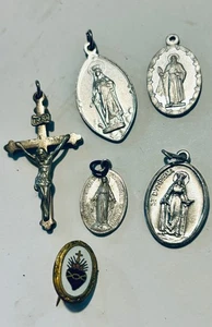 Vigt Menge 6 Katholisch Religiös Charms, Pins, Gebet Lot # 2 - Bild 1 von 9