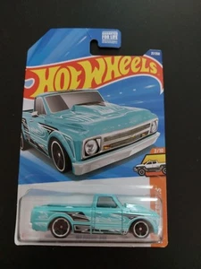 Hot Wheels Hot Trucks Serie '67 Chevy C10, nuovo in confezione - Foto 1 di 4