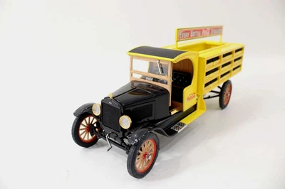 1927 Replica Coca Cola Delivery Truck by the Danbury Mint Die Cast 1:24 - Image 1 of 4