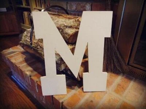 Lettera in legno, Rustler M 18", appendiabiti da parete, Build-A-Cross - Foto 1 di 1