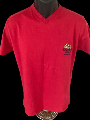 Rainforest Café Orlando Adulto Pequeña Cuello en V Camiseta Roja  Foto 1 de 4