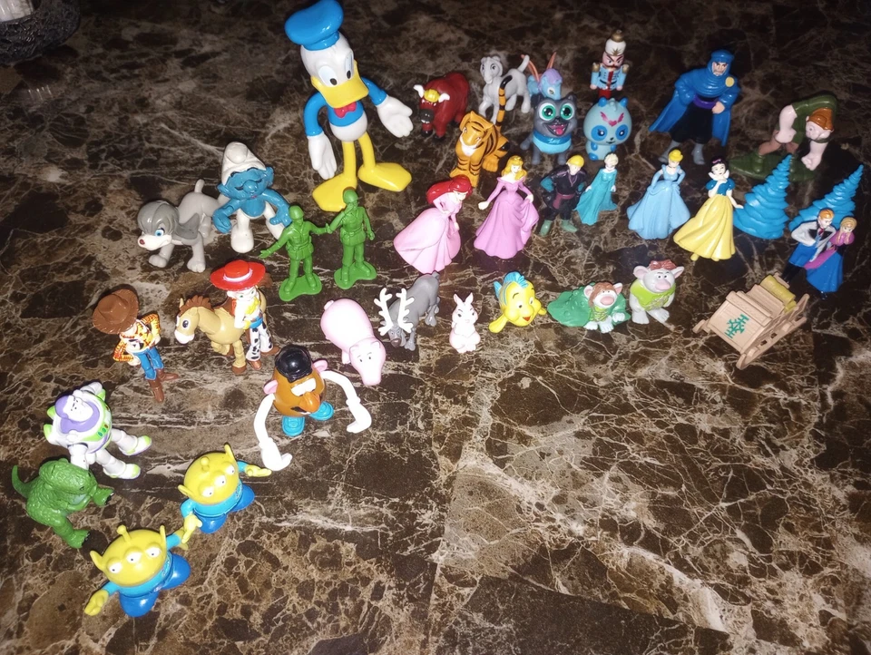Lote de mini figuras Toy Story y más de princesas Disney Foto 1 de 4