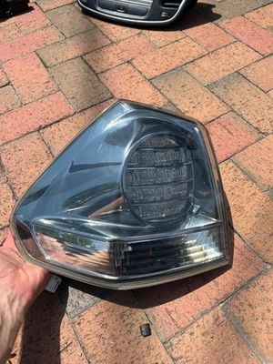 Conjunto de luz trasera exterior izquierda lado conductor híbrido Lexus RX400h 2006 2007 Foto 1 de 4