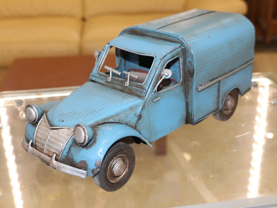 2 CV FOURGONNETTE en tôle fait main. 1/18° - bleue - 27,5 cm - Photo 1/4