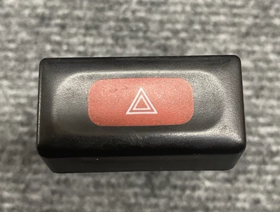 Nissan 1995 1996 1997 carrocería dura D21 Pathfinder interruptor de peligro 06012 Foto 1 de 4