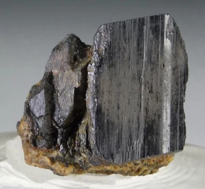 AEGIRINE-15 CARATS RARE NATURAL AEGIRINE SAPARA PAKISTAN, (EM-32), - Picture 1 of 9