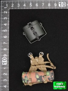 1:6 Scale DID D80177 WWII German Flammenwerfer Joerg - A-frame Carrier &Mess Tin - Picture 1 of 2