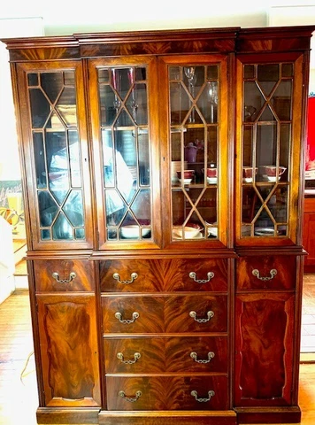 Gorgeous Mahogany Display Cabinet In Pristine Condition 6 Drawers 3 Shelves Cover