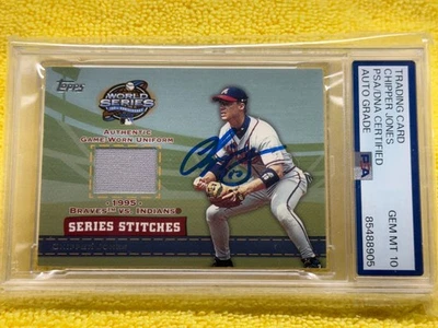 Camiseta Chipper Jones 2004 Topps Series Stitches Auto 1995 Serie Mundial IP PSA 10 Foto 1 de 2