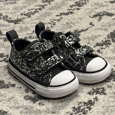 Zapatillas Converse Brillo Negro Brillante Parte Superior Baja Niños Pequeños OX *Talla 4 Fácil de Poner Foto 1 de 4