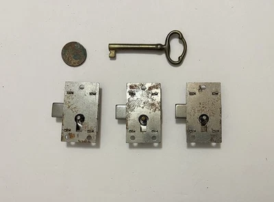 3 cerraduras de acero vintage a juego, pestillo, con llave y funciona! Foto 1 de 4