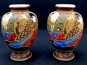 PAIR of VINTAGE JAPANESE MORIAGE SATSUMA PORCELAIN VASES 5" HANDMADE c1965 v/g - Picture 1 of 8