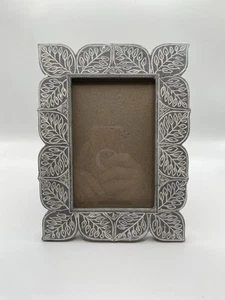 Cynthia Rowley Ivory Leaf Etching 4x6 Picture Frame - Picture 1 of 5