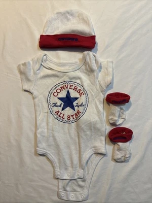 Converse Infant Toddler 0-6 Months Printed 3-Piece Set, Hat, Booties and Layette — 第 1/4 张图片