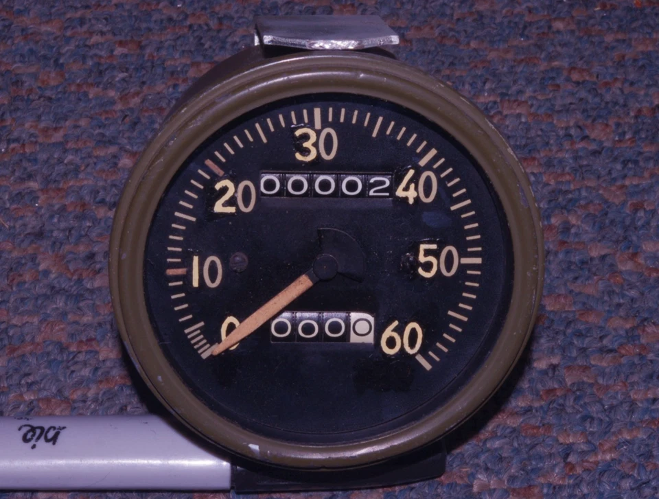 1945 年 Willys MB5 吉普电机速度计 Speedo 二战后期油漆罐盖边框 — 第 1/4 张图片