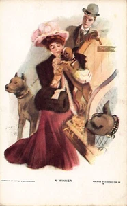 Mujer posando con sus perros Pitt Bulls A ganadora T P & CO principios de 1900 Keppler  - Imagen 1 de 2