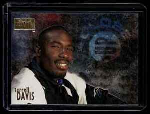 1996 SkyBox Premium Close-Ups Terrell Davis Denver Broncos #4