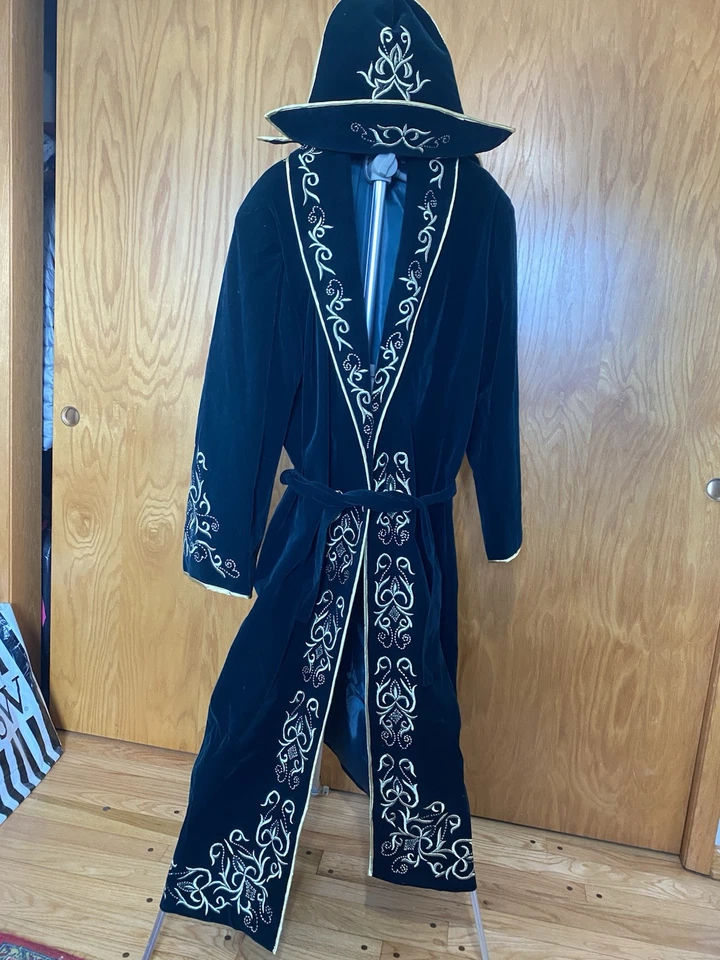 Auténtico Shapan/Chapan kazajo con un precioso bordado dorado de Takiya y Kalpak Foto 1 de 4