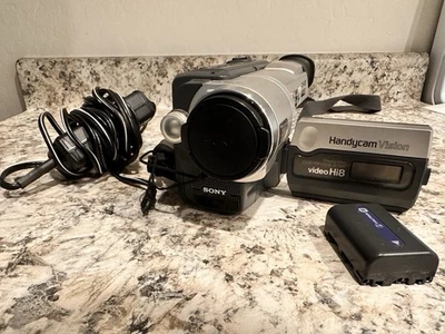 Sony Handycam CCD-TRV308 8mm Hi8 Camcorder Nightvision TESTED AND WORKS - Image 1 of 4