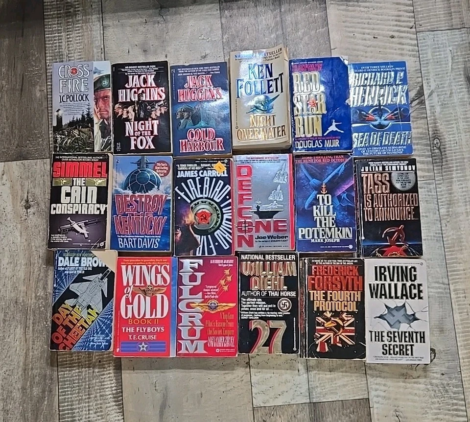 Lot of  18 Vintage Military Paperback Novels Defcon One Fulcrum 27 Crossfire — 第 1/4 张图片