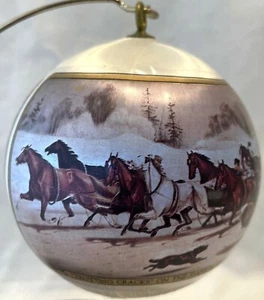 Vintage Hallmark 1980 Happy Christmas Unbreakable Satin Ornament OVP - Bild 1 von 9