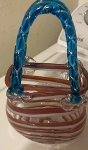 Mundgeblasene Kunstglas Handtasche Tasche rot, weiß und klare Streifen Vase 9,5" hoch - Bild 1 von 8