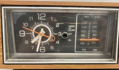 GE Clock Radio 7-4553C VIntage General Electric Alarm Clock Radio Walnut Finish Cover