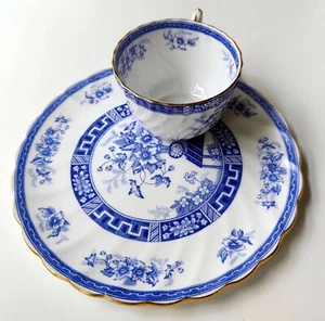 BLAUE RHAPSODY BONE CHINA GLADSTONE ENGLAND 8 TASSEN & MITTAGESSEN TELLER GOLDRAND - Bild 1 von 9