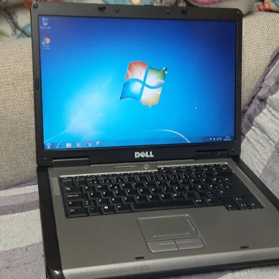 15.4" arranque doble Dell Latitude 131L Windows 7 y XP, Office2010 3GB GdBatWkGr8!' Foto 1 de 1