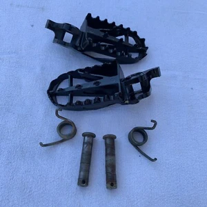 OEM FOOTPEGS 05-18 KX250F / 07-18 KX450F KX450 / 05-07 KX250 <> L&R foot peg set - Picture 1 of 5