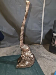 Figura de elefante de latón, sentado, con tronco elevado, 4 x 5 x 15 pulgadas. NUEVO - Imagen 1 de 5