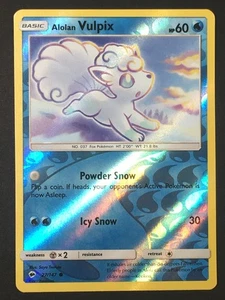 Juego de cartas coleccionables Pokémon Alolan Vulpix 27/147 SM Burning Shadows común holograma inverso casi nuevo - Imagen 1 de 3