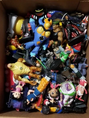 4+ libras de figuras mixtas aleatorias de McDonald's y otras figuras y piezas VER POR FAVOR  Foto 1 de 4