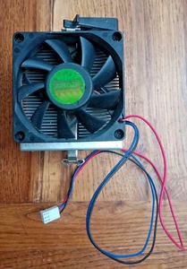 AMD MF069-072 Socket 754/939/940/AM2/AM3 CPU 3 Pin Heatsink & Fan AJ509FC - Picture 1 of 2