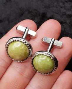 Pair Of Sphinx Celtic Round Green Stone Silver Tone Cufflinks - Free UK P&P - Picture 1 of 5