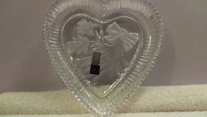 Plato de cristal en forma de corazón diseño narcisos hecho con Alemania OH2365 - Imagen 1 de 6