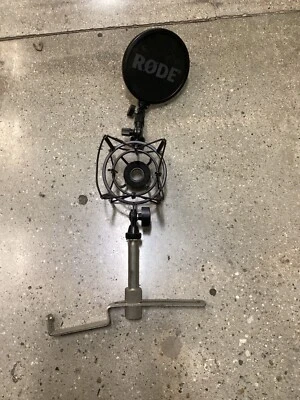Rode Broadcaster Condenser Anti Slip & Adjustable Microphone Stand mount - Black - Image 1 of 3