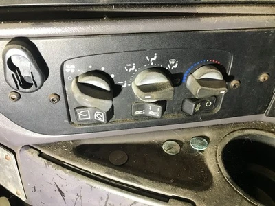 1997-1999 Kenworth T2000 Heater A/C Temperature Controls - Used - Image 1 of 3