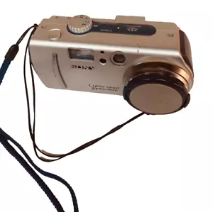 Sony Cyber Shot DSC-P50 - 2.1 Mega Pixel Camera - 6X Digital Zoom - still camera - Picture 1 of 6