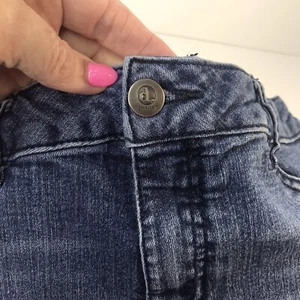 d.jeans Size 6P, Skinny Fit Blue Jeans. Rows of Tiny Beads Accent Outer Leg Seam - Picture 1 of 13