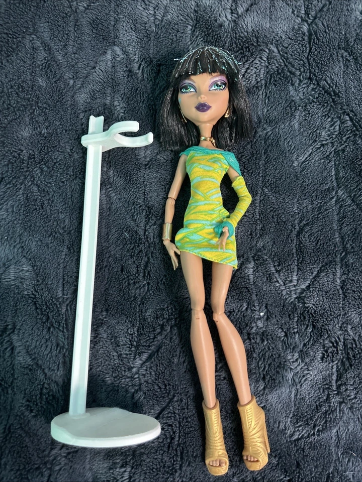 Monster High Doll Cleo De Nile Dawn of the Dance (Stand included) - Image 1 of 4