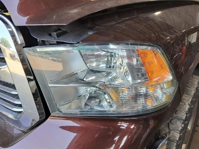 Conjunto de faros laterales del conductor Lh Ram1500 Sku #4157827 2014 Foto 1 de 4