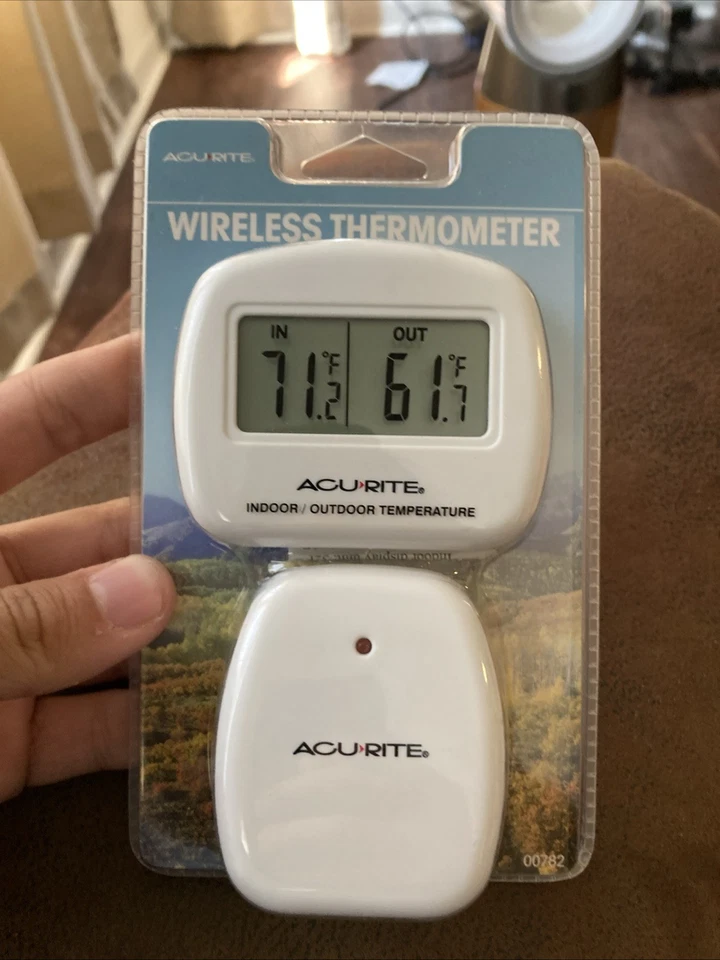 AcuRite Wireless Digital Indoor/outdoor Thermometer With Clock 00782W3