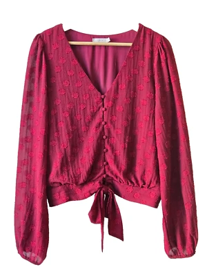 Blusa exuberante para mujer con corbata frontal punto texturizado manga larga roja borgoña talla mediana Foto 1 de 4