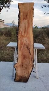 Tavola in legno di ulivo lunghezza 116 larghezza max 28 spessore 2