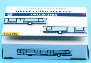 JC Wings 1:200 AA2003 British airways Landor Airport Passenger Bus (2 in1 Set) - Picture 1 of 6
