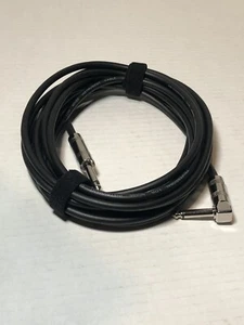 Cable de instrumento recto a ángulo recto AmazonBasics de 1/4"" - 20 pies (negro) - Imagen 1 de 7